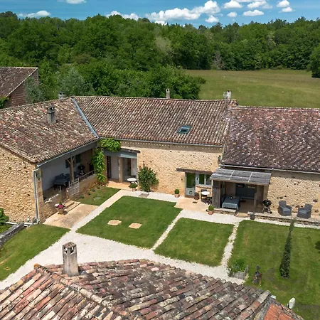 Au Coin Des Arbres - Noyer Biron (Dordogne)